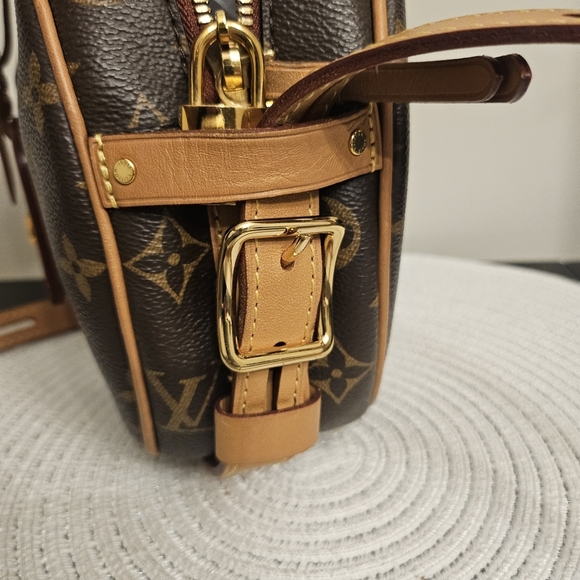 Louis Vuitton Boite Chapeau MM Crossbody Bag - Picture 3 of 14
